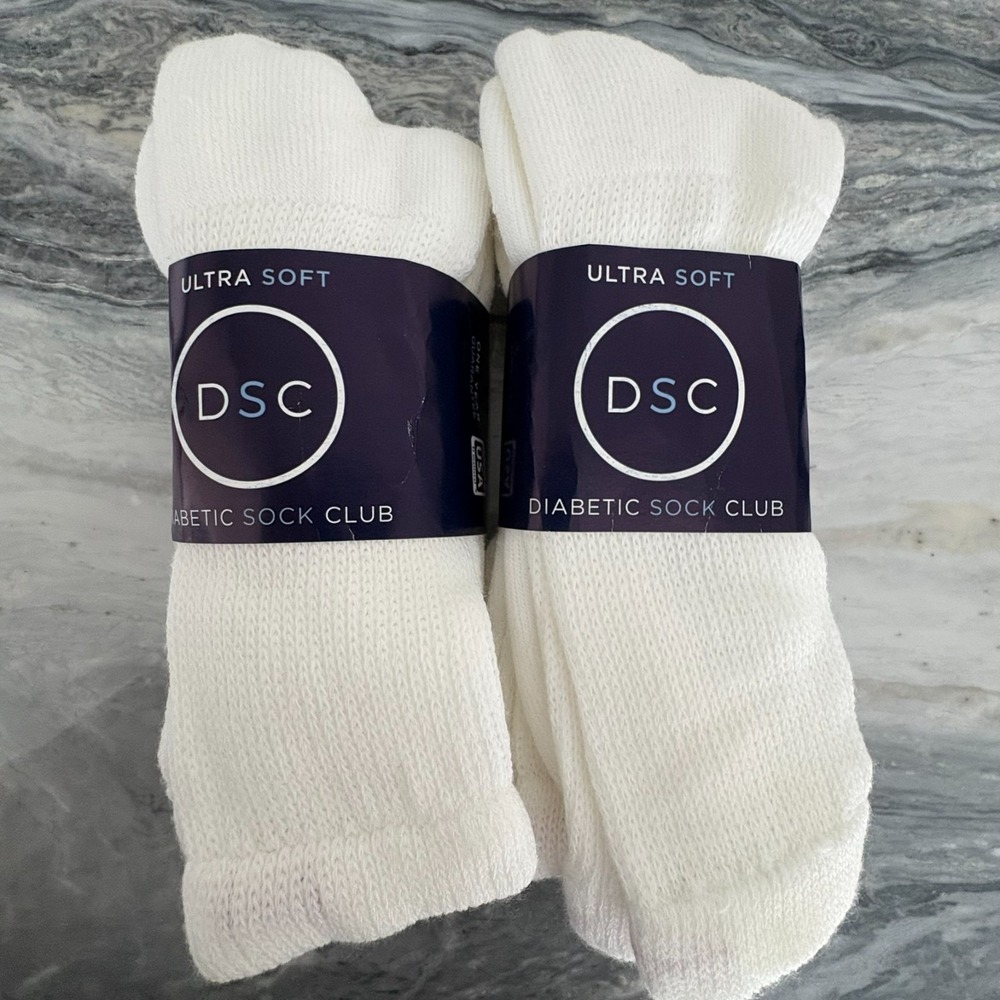 NWT Pack of 2 DSC Unisex White Ultra Soft Mid Calf Diabetic Sock Club Size L/XL